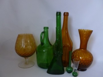 Aparte vintage fles in pistool vorm.