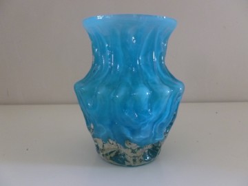 Lichtblauwe glazen vintage vaas, hoog 15cm