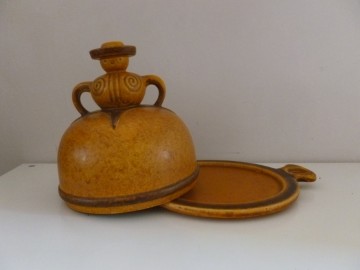 Scandinavische vintage stolp van keramiek.