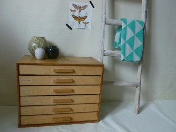 Leuk vintage ladenkastje van DMC.