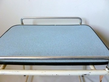 Vintage industrieel ziekenhuis/ tandarts tafeltje