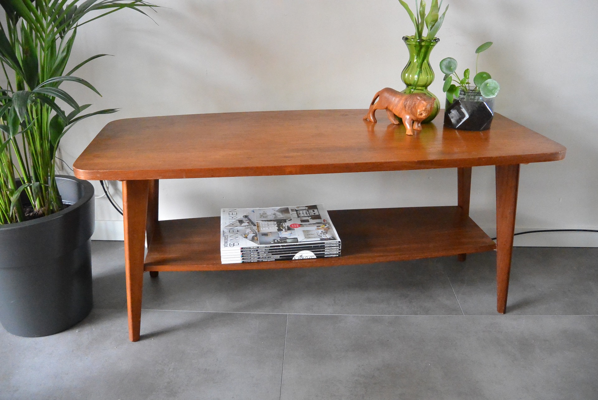 compleet Peuter antenne Mooie vintage teak houten salontafel met plank voor tijdschriften - Tafels  - Morgenster Vintage